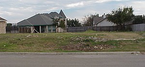 A picture of the vacant lot from the front.